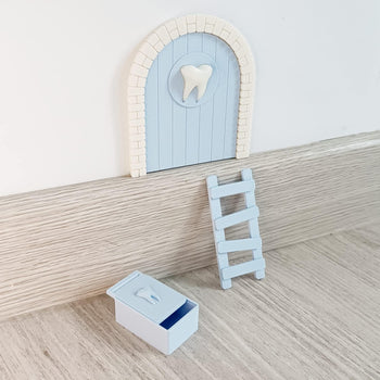 Myfuturshop® Puerta infantil para dejar dientes de leche al Ratoncito Perez. Regalo Original para niño y niña. contiene Caja para los dientes, Escalera y 4 certificados de Diente Limpio. (Azul)