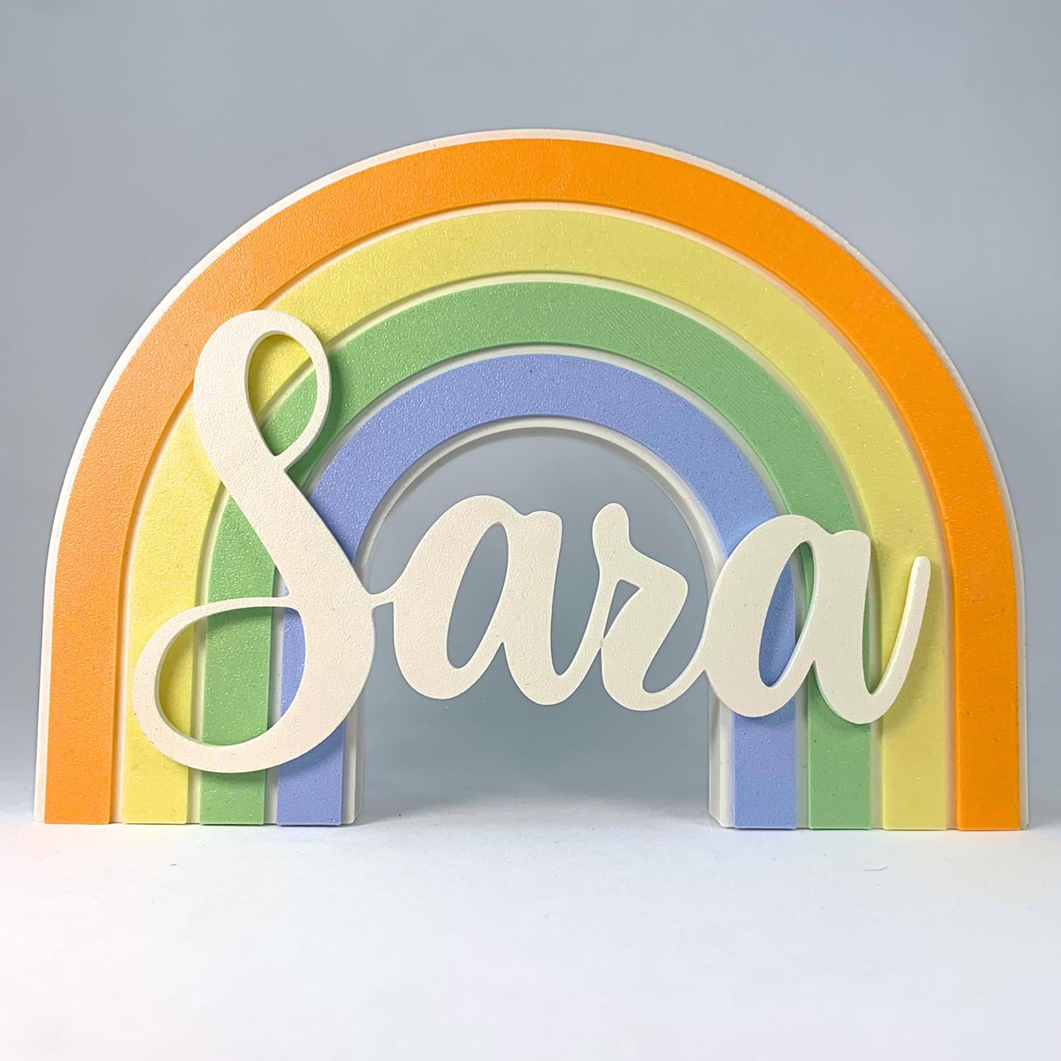 Arcoíris decorativo infantil personalizado con nombre | Regalo para recién nacidos, bautizo, baby shower, cumpleaños o mesa dulce | Estilo Montessori y nórdico | Para colgar o apoyar. (TONOS PASTEL)