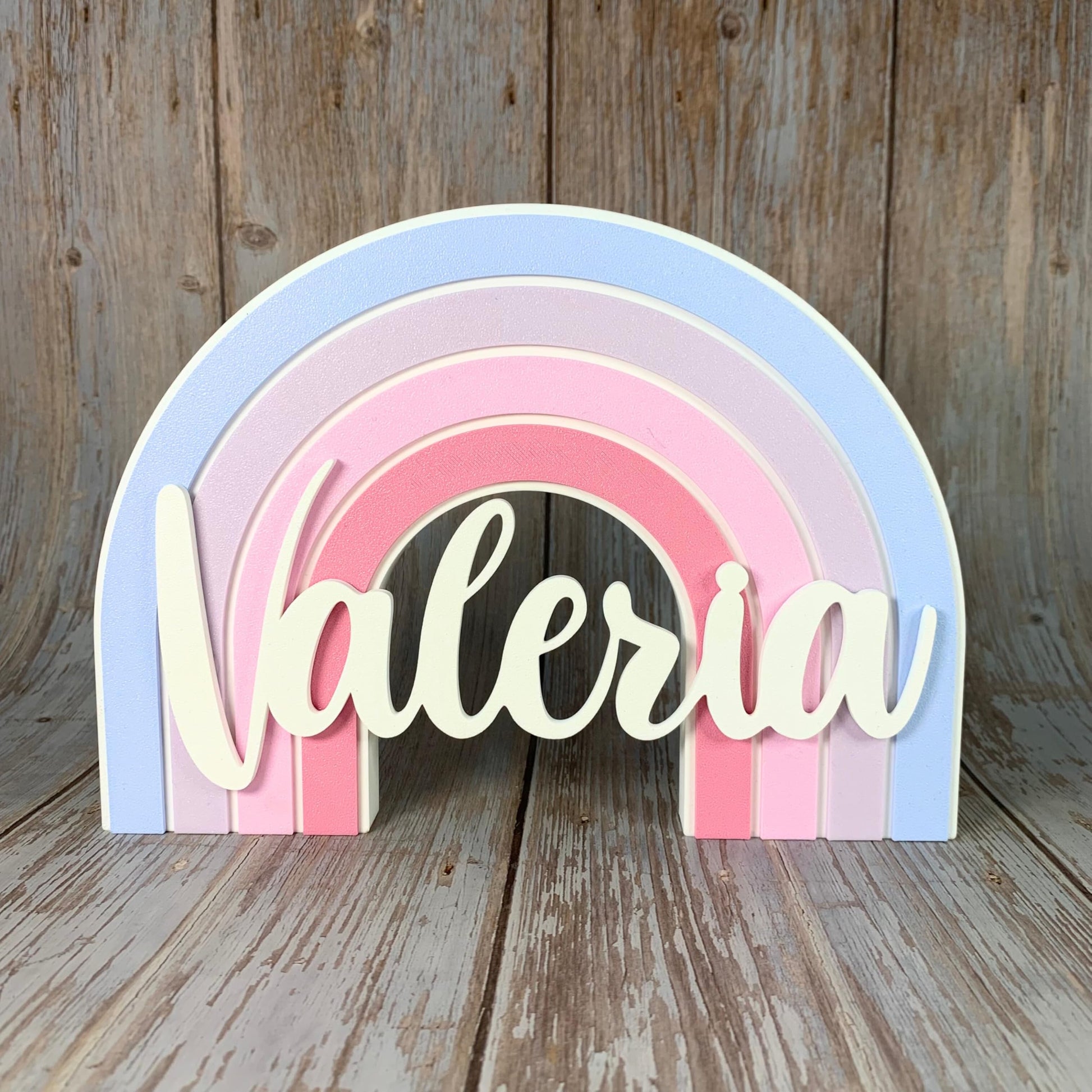 Arcoíris decorativo infantil personalizado con nombre | Regalo para recién nacidos, bautizo, baby shower, cumpleaños o mesa dulce | Estilo Montessori y nórdico | Para colgar o apoyar. (TONOS PASTEL)